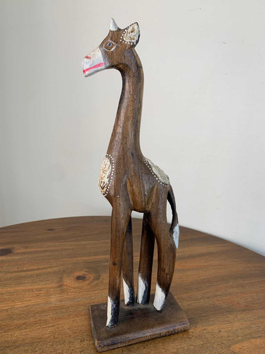 Estatueta Girafa Indiana Rústica Entalhada A Mão - 32cm
