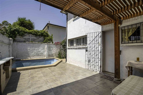 Casa En Venta, 2 Pisos 3 Dorm. En L. Condes Metro Manquehue