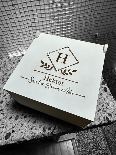 Caja Reloj Compromiso Boda Pedida Novios Estuche Aniversario Color Blanco