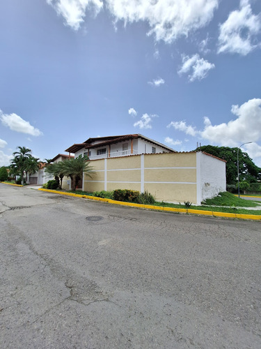 Se Vende Casa 435m2 7h/5b/4p Charallave Country Club