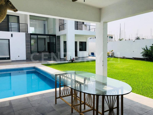 Casa En Venta En El Centro De Oaxtepec, Yautepec, Morelos.