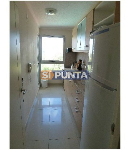 Imagen 4 de 25 de Edificio Con Servicios
