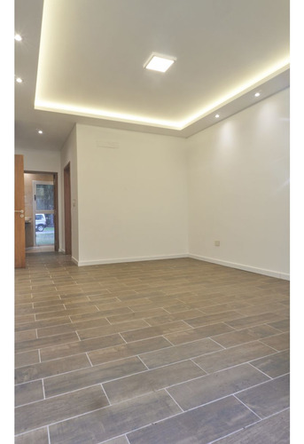 Casa De 3 Dormitorios Con Cochera, Galería Y Piscina