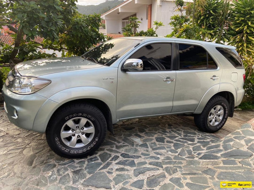 Toyota Fortuner .