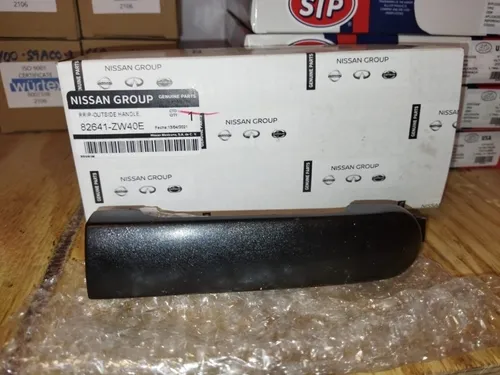 Cubierta Bisel Para Manija De Puerta Conductor Izquierdo Nissan Titan 2004-2019 - Chrome, Referencia 80647-ZC00A