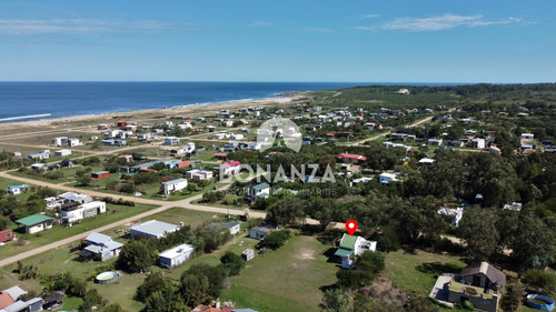 Casa En Venta A Tres Cuadras De La Playa. Piriápolis - Punta Negra. 1590 Metros Cuadrados De Terreno.