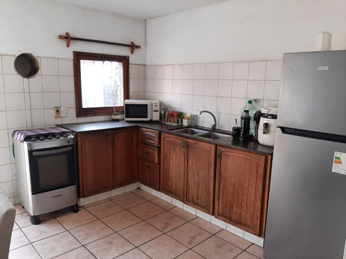Casa Tipo Duplex De Tres Dormitorios Y Dos Baños