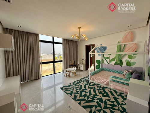 Casa En Venta De Lujo En Villa Verona Con Alberca