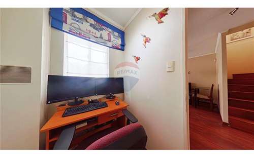 Acogedora Casa Aislada, 2 Pisos, Calle Tranquila, 3d; 3b, 2e