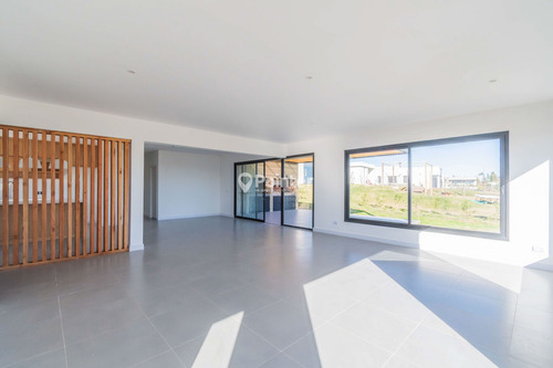 Venta De Casa En Colinas De Carrasco