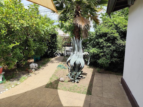Casa En Venta De 2 Dorm. En Macul