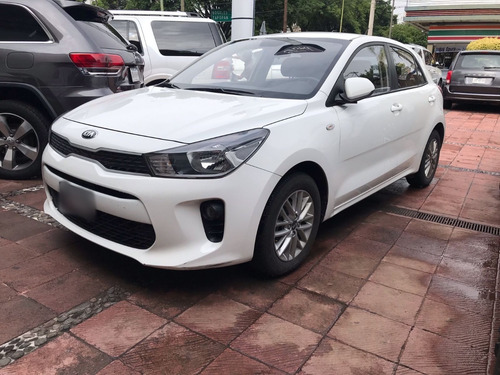 Imagen 3 de 13 de Kia Rio Hb Lx 2018