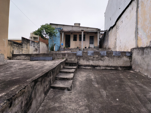 Casa Grande Com 3x Quartos.