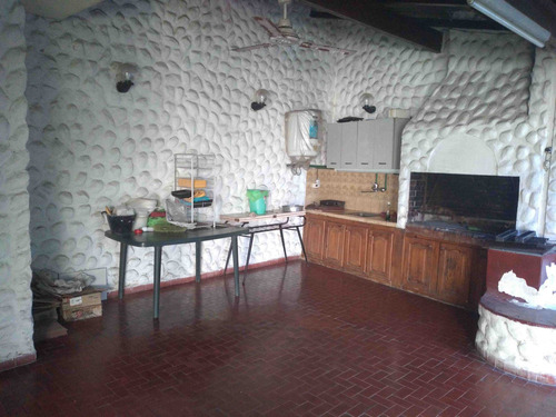 Casa 4 Amb. Garage-quincho-parrilla-pileta