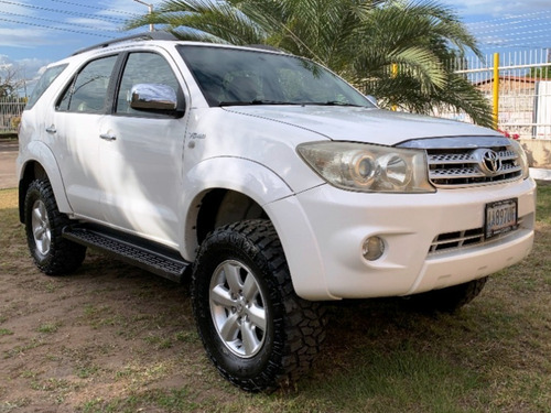 Imagen 8 de 18 de Toyota Fortuner 4x4