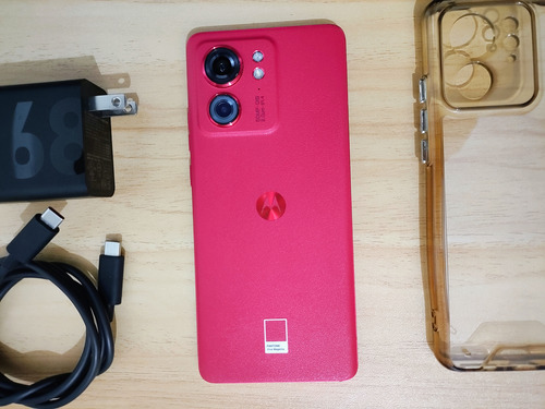 Motorola Edge 40 256gb 8 Ram Libre Pantalla Curva Dual Camar Rosa Chicle (Usado)