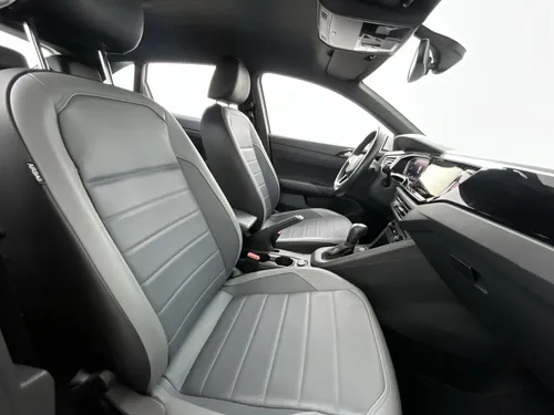 Volkswagen Nivus HIGHLINE TURBO 1.0 AUT 5P