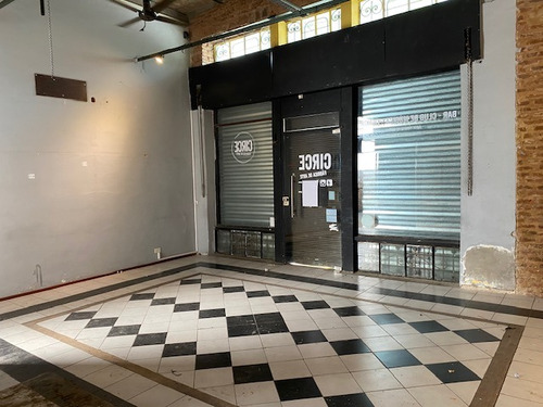Galpon , Local Y Oficinas Con Vestidores A Tres Cuadras Del Cid Capeador , 650 M2