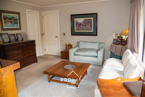 Casa En Venta De 6 Dorm. En Lo Barnechea