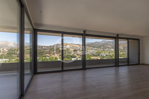 Casa En Venta De 5 Dorm. En Lo Barnechea