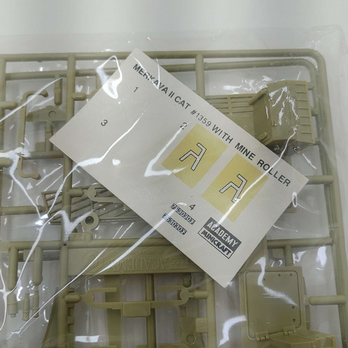 Kit Academy Tanque Idf Merkava Ii Mbt With Kmt 4 1/35 - 1359 (Usado)