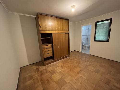 Casa En Venta De 3 Dorm. En La Cisterna