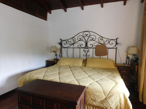 Townhouse En Venta Urb. Monteclaro Laguna