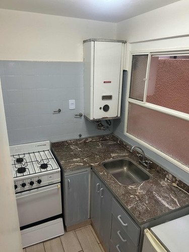 Monoambiente Dividido Con Patio Propio, Remodelado. Oportunidad
