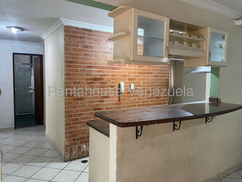 Ms Cómodo Apartamento De 3 Habitaciones, Con Closet, Tanque De Agua Y Bomba De Agua, Balcón Cerca Del Portón , Excelente Condominio Y Vigilancia Cerca De La Ujap . Semi Amoblado. Poblado San Diego