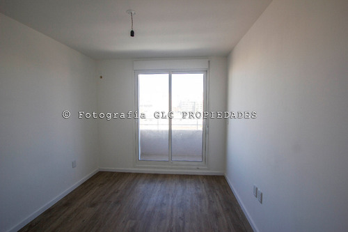 Venta De Penthouse De Dos Dormitorios En Montevideo, Cordón Con Gran Terraza Y Parrillero. Con Cochera Doble.