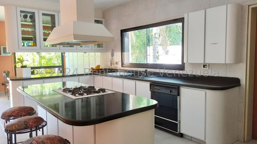 1895m2 De Terreno Y 1113m2 De Construccion, Vendo Casa, 6hab.,7ba., 9est., En La Lagunita ,calle Privada, Amplios Jardines, Mls#25-12587