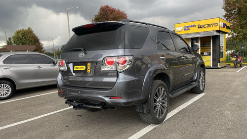 Imagen 10 de 25 de Toyota Fortuner