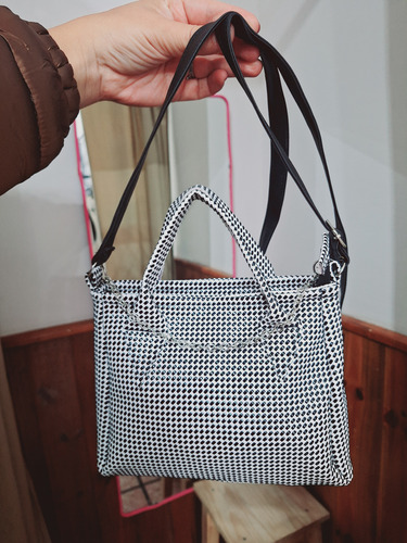 Cartera Mini Bag Var. Colores C/ Correa Colganteajustables Blanco Y Negro Lisa Acero Negra