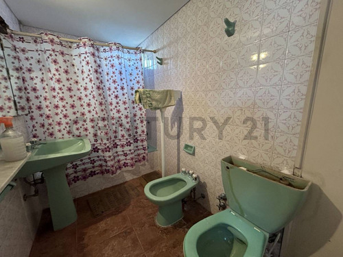 Venta Departamento 3 Ambientes A Refaccionar Con Dependencia, Cochera Y Baulera - San Cristóbal
