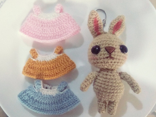 Imagen 6 de 7 de Hermosa Conejita Vestido Azul -amigurumi -crochet (llavero)