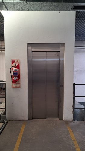 Deposito 2000 M2, Son 1500 M2 De Terreno Con Salida Dos Calles, Instalación De Incendios, Ventilación Electromecánica, Oficinas, Ascensor, Aire Acondicionado!!