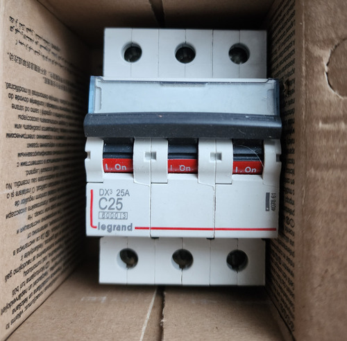 Interruptor Automatico 3p 25a Crv C 10 Ka Ref 407861 Legrand