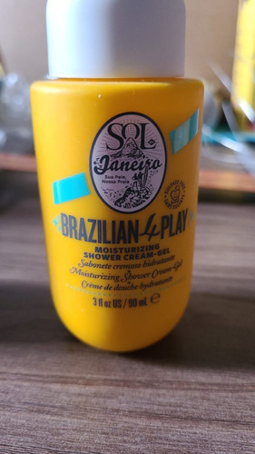 Crema Corporal Brazilian Bum Bum Cream 25ml Sol De Janeiro Tipo de empaque Tarro Fragancia Pistacho, Caramelo Salado y Vainilla