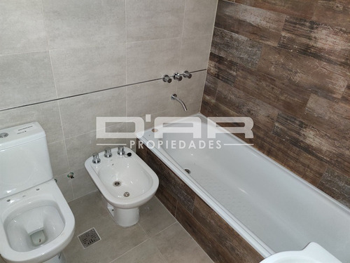 Imagen 9 de 14 de Amplio Y Luminoso 2 Amb, Con 2 Baños ****y 2 Patios**** Cochera Opcional - Pieres 900