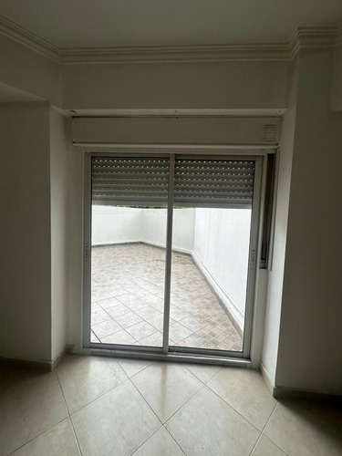 Venta Depto 2 Amb Con Patio De 25 Mts - Caseros