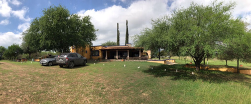 Hermosa Quinta En Venta Por Atongo De Abajo, Cadereyta, N.l.