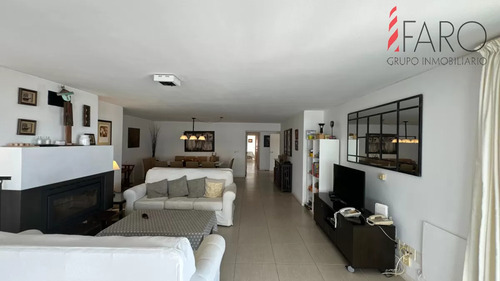 Buscas La Amplitud De Una Casa Con La Seguridad De Un Apartamento ?