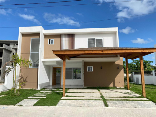 Alquilo Amplia Villa Con Linea Blanca  En Punta Cana Cerca Downtown