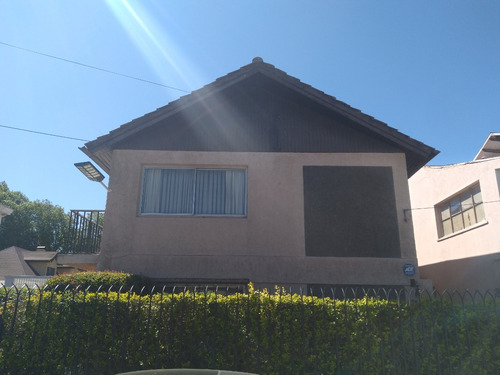 Solida Casa De Dos Pisos En Miraflores Bajo
