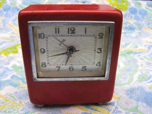 Intihuatana: Reloj De Mesa, Rojo Metal Funciona Ok