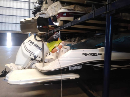 Imagen 9 de 15 de Lancha Naval Center 210 Cuddy Motor 150 Hp E-tec