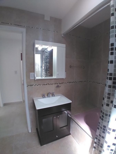 Casa En Venta - 2 Dormitorios 1 Baño - Parque Con Parrilla - 110mts2 - Francisco Alvarez
