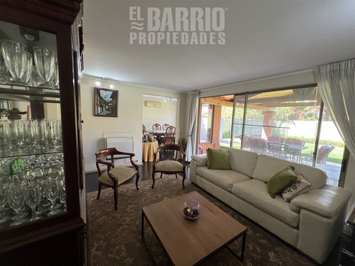 Casa En Venta De 5 Dorm. En Colina