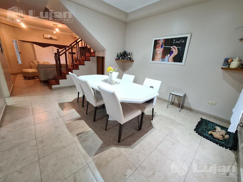 Imagen 2 de 30 de Fonrouge Al 1000 Hermosa Casa Con Cochera, Patio, Sauna Y Sum