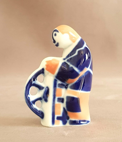 Hombre Con Rueca Pequeña Figura En Porcelana Sargadelos